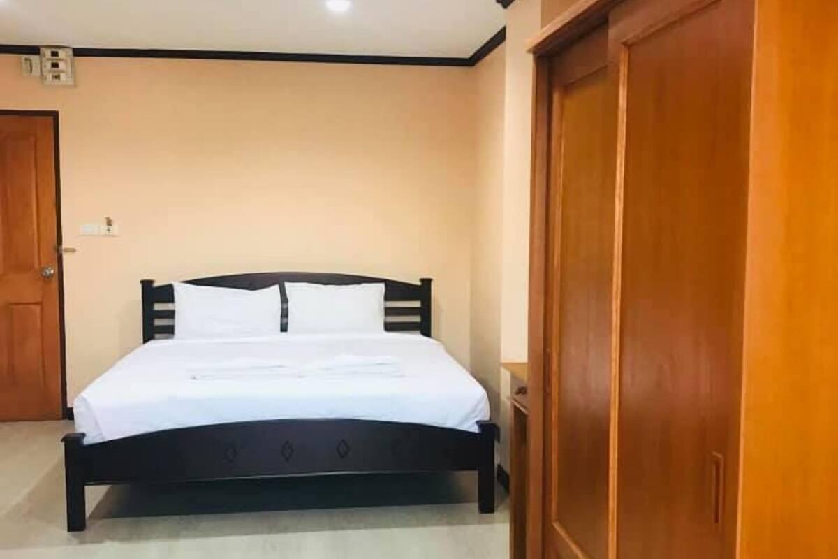 Standard Room | Desk, WiFi (free)