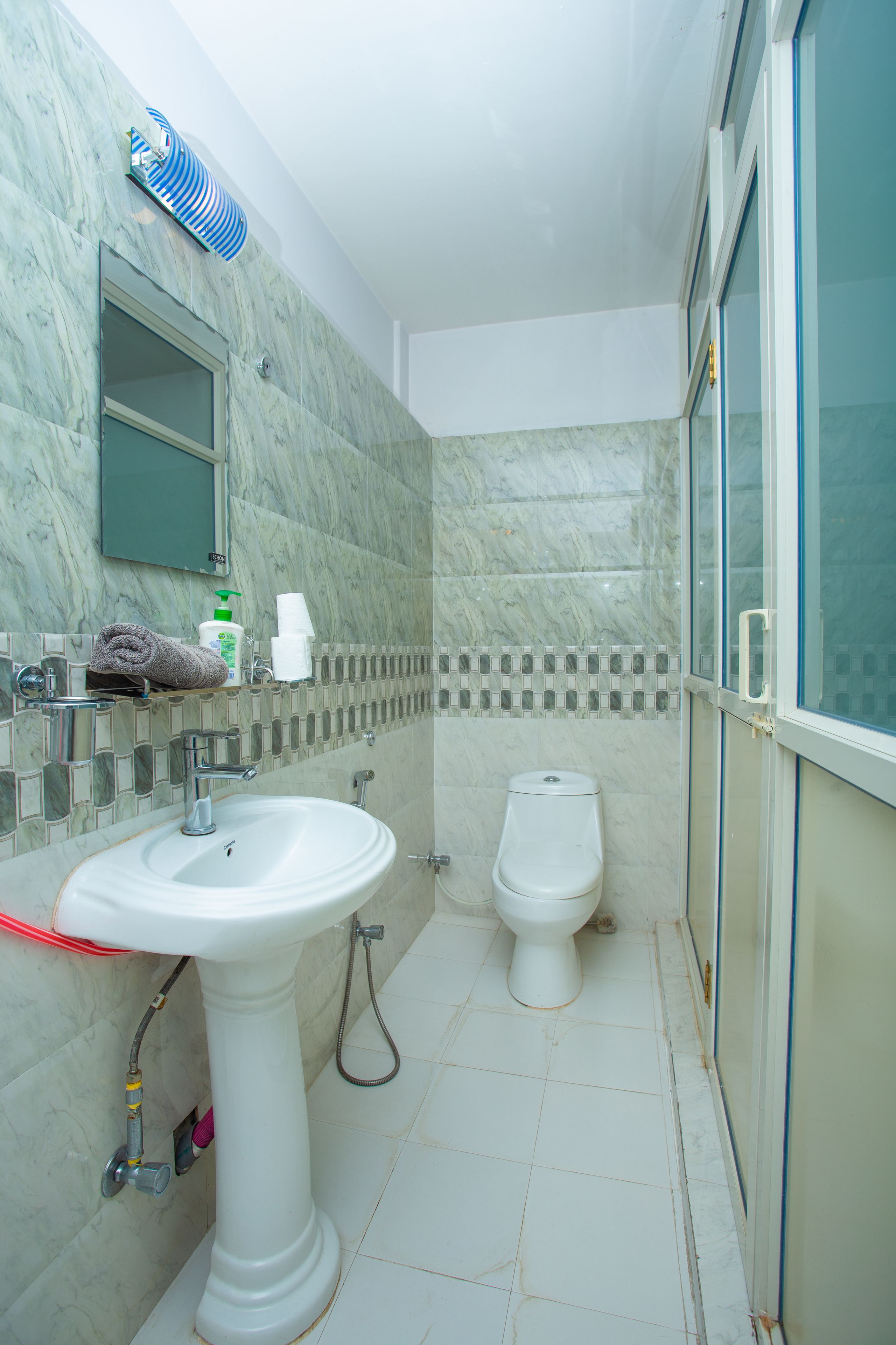 deluxe double or twin room, 2 bedrooms, non smoking with  air conditioning | bathroom | shower, free toiletries, towels