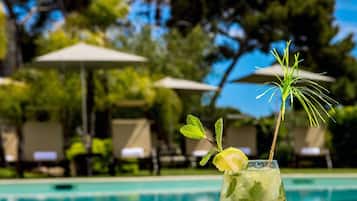 Poolside bar