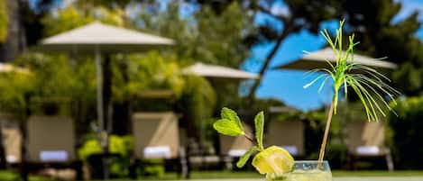 Poolside bar