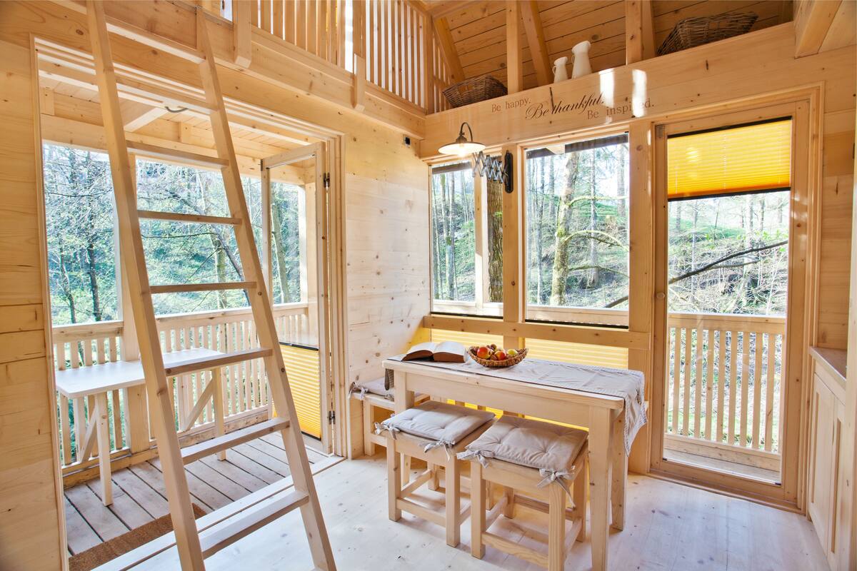 Two-Bedroom Tree House with Balcony | Ruang tamu