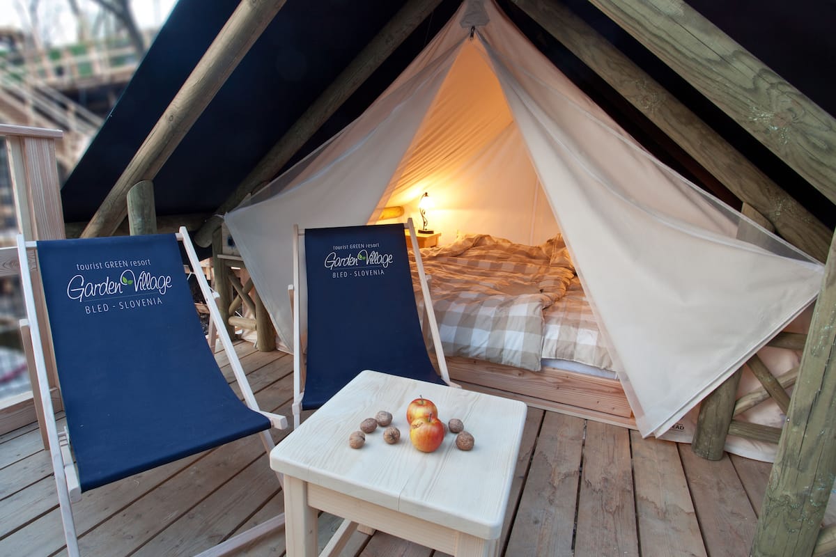 River Tent with Shared Bathroom | リビング エリア