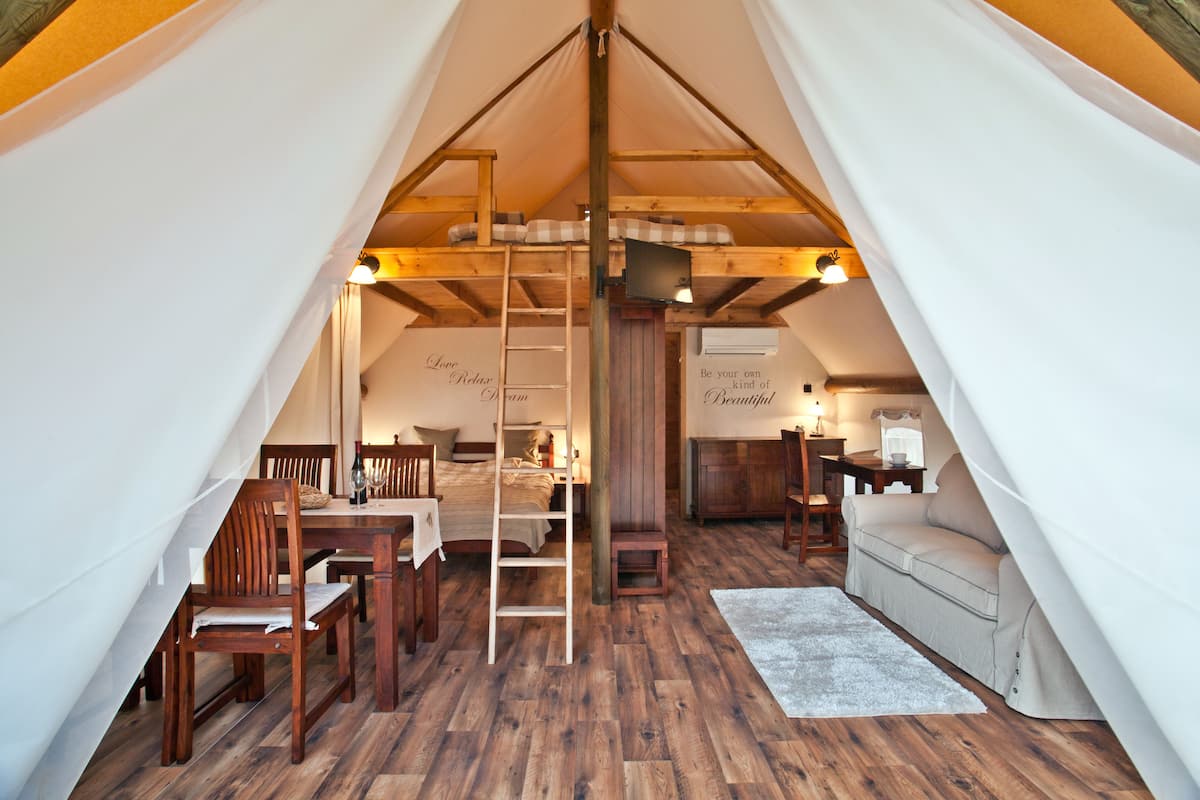 Glamping Tent with Wooden Hot Bath | リビング エリア