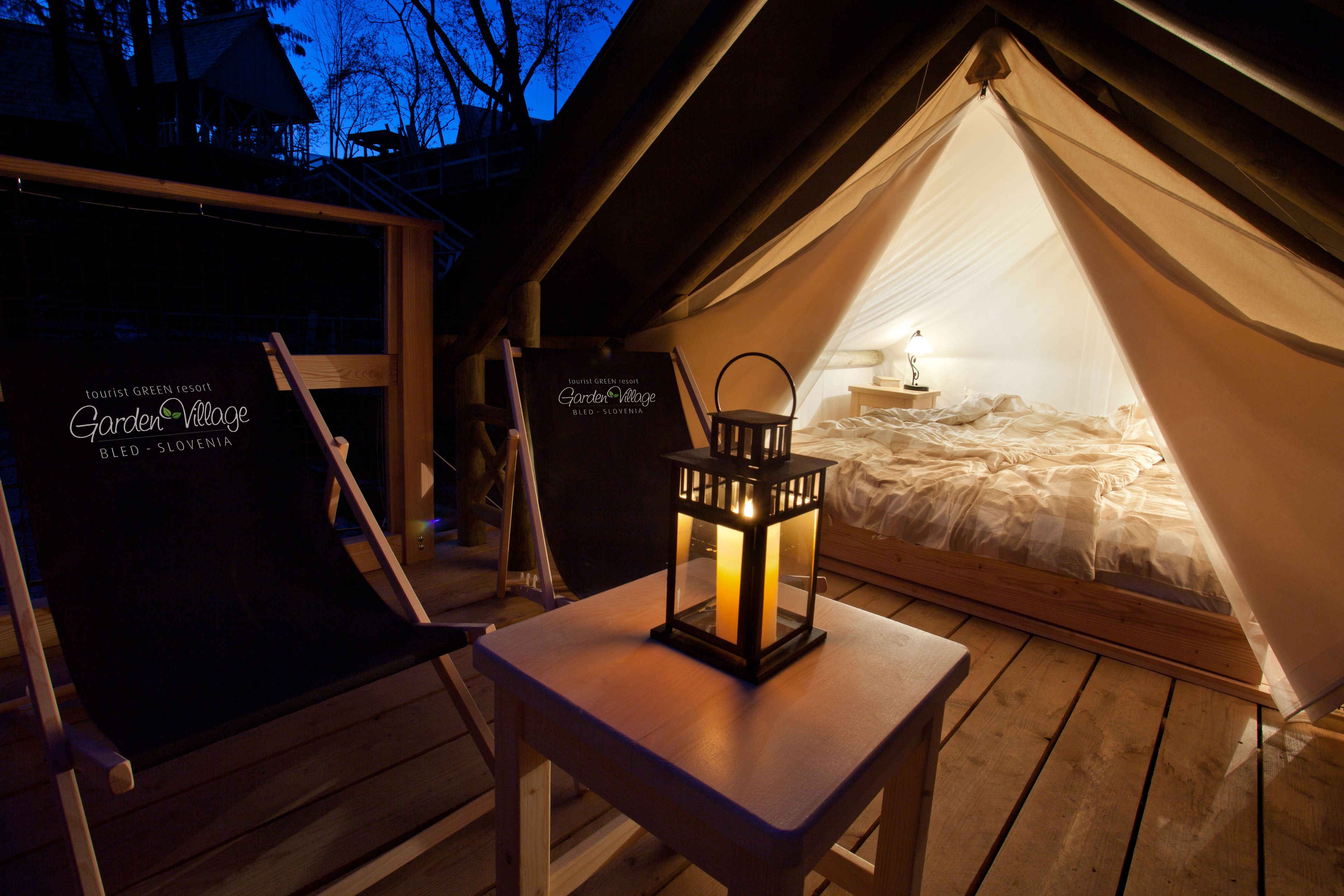 River Tent with Shared Bathroom | 거실 공간
