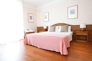 Minibar, in-room safe, desk, cribs/infant beds - Hotel Abbazia (Grado)