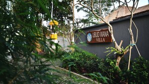 A sign for "UBUD WANA VILLA" with a paved pathway and greenery. - Ubud Wana Villa (Ubud)
