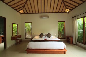 Vila, 2 kamar tidur, kolam renang pribadi | 2 kamar tidur, brankas, meja kerja, dan Wi-Fi gratis