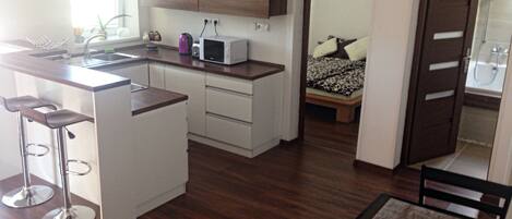 Comfort Apartment, 1 Bedroom (with Balcony and Bathtub) | Desk, iron/ironing board, free cots/infant beds, rollaway beds