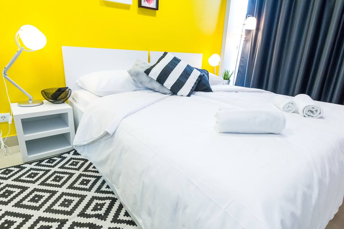 Habitación estándar con 1 cama doble o 2 individuales, baño privado, vistas a la ciudad | Sistema de insonorización, tabla de planchar con plancha, wifi gratis