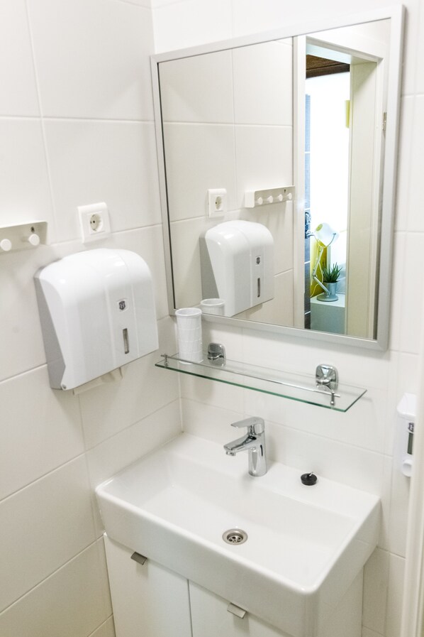 Bathroom - Hostel Dentex 4 You (Zadar)
