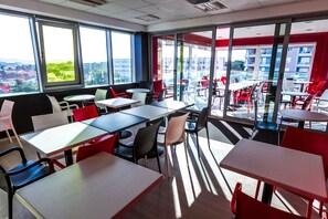 Päivittäinen buffetaamiainen (7.00 EUR per henkilö)