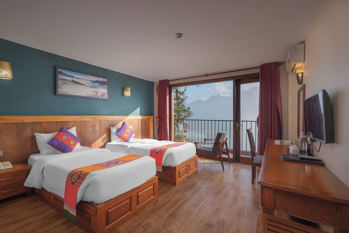 Phòng 2 giường đơn Deluxe, quang cảnh núi | Minibar, két bảo mật tại phòng, bàn, phòng cách âm 