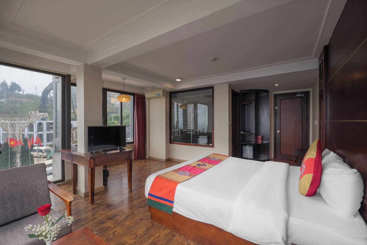 Double Room with Mountain View | Minibar, két bảo mật tại phòng, bàn, phòng cách âm 