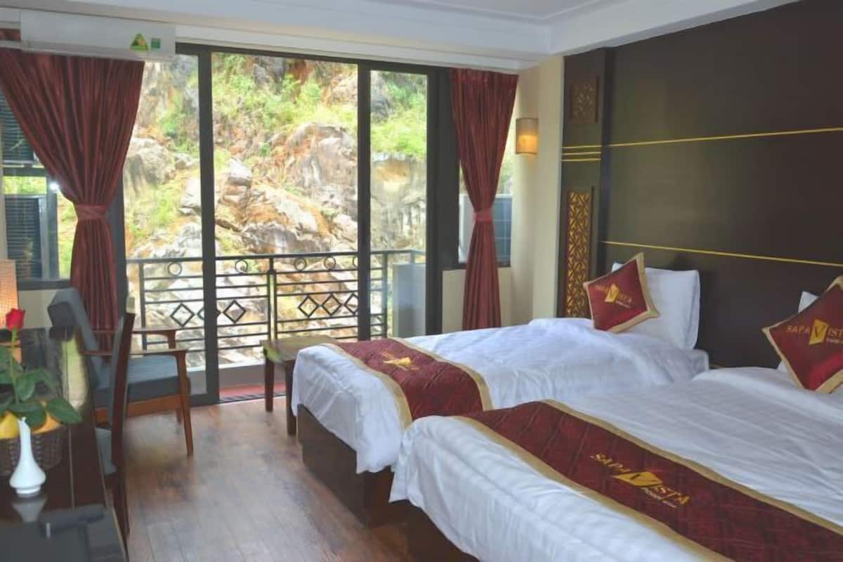 Minibar, caja de seguridad en la habitación y escritorio