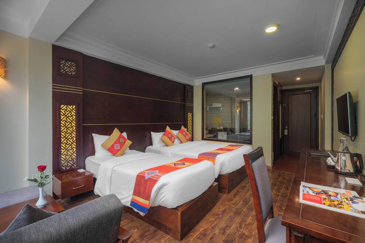 Phòng 3 Tiêu chuẩn, quang cảnh thành phố | Minibar, két bảo mật tại phòng, bàn, phòng cách âm 