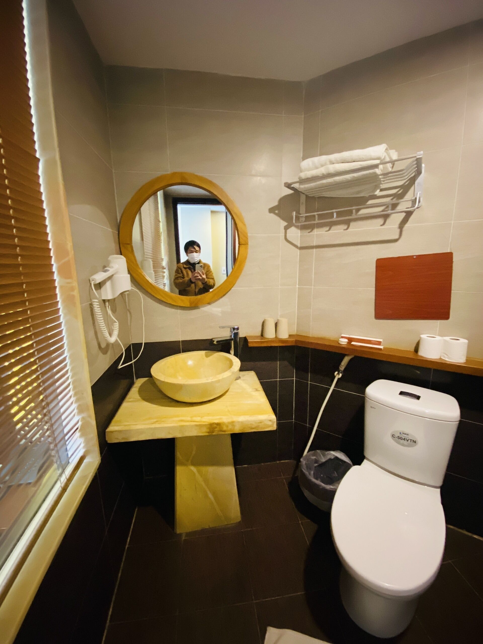 superior double room | bathroom | separate bathtub and shower, hydromassage showerhead, free toiletries
