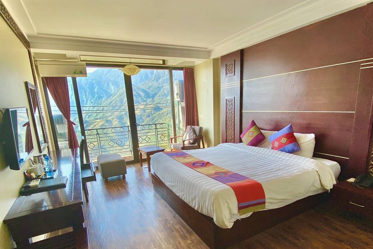King Room with Mountain View | Minibar, két bảo mật tại phòng, bàn, phòng cách âm 