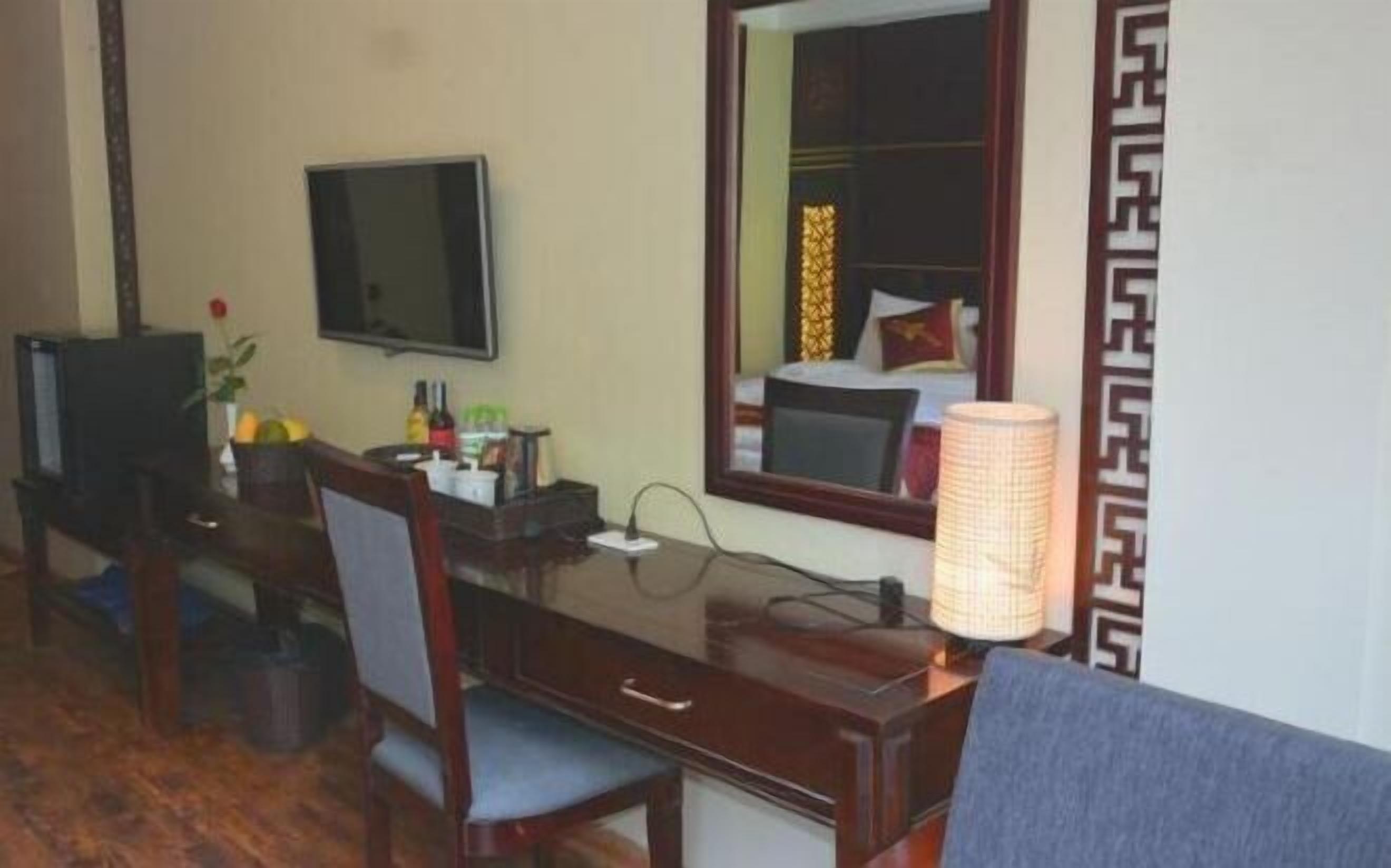 Míníbar, öryggishólf í herbergi, skrifborð, hljóðeinangrun