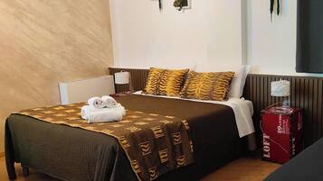 Royal Room with private external bathroom | Couette en duvet d'oie, matelas mémoire de forme