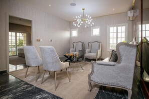 Deluxe Suite (Junior) | Room amenity