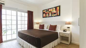Executive Double Room | 1 bedroom, minibar, in-room safe, desk