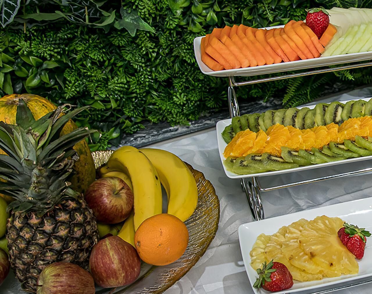 Breakfast, lunch, dinner served; Portuguese cuisine 