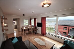 Deluxe Apartment | Premium bedding, soundproofing, free WiFi