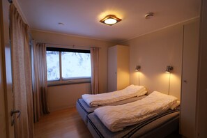 Family Apartment, 4 Bedrooms | Premium bedding, soundproofing, free WiFi