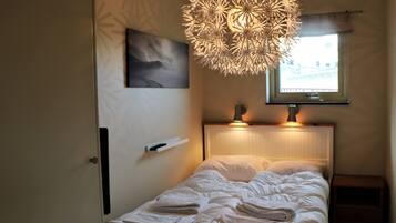 Tremannsrom – comfort, 3 soverom, fjellutsikt | Sengetøy av topp kvalitet, lydisolert og wi-fi (inkludert)