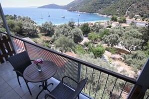 خزنة داخل الغرفة وأسرّة أطفال/رضّع (مجانًا)