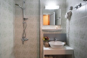 Dúplex familiar | Baño | Ducha, secador de pelo y toallas