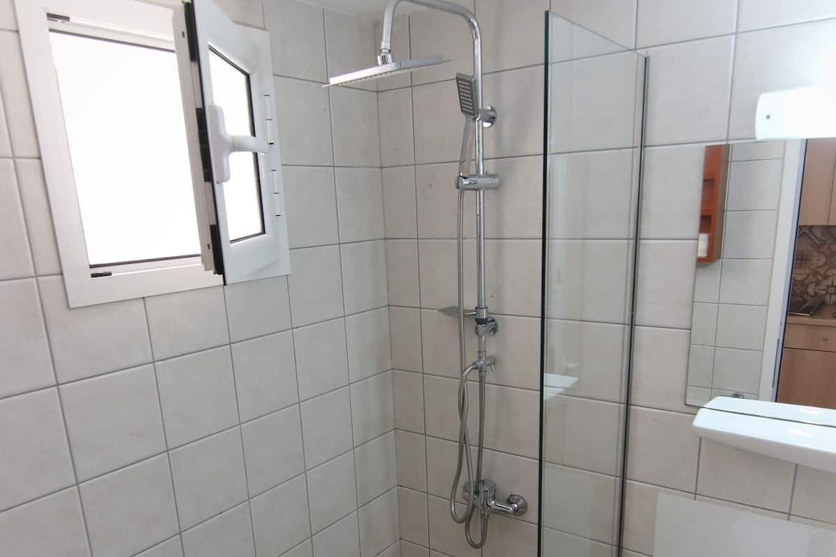 Dúplex familiar | Baño | Regadera, secadora de cabello, toallas