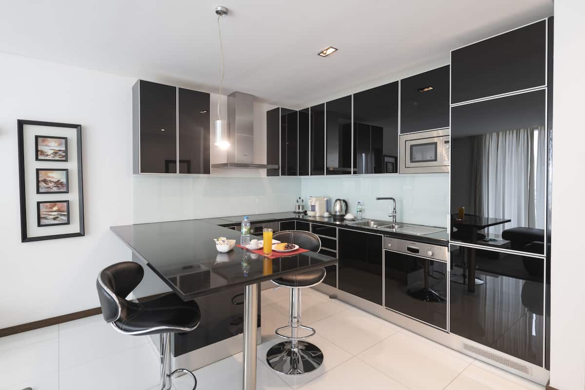 deluxe studio suite, balcony | private kitchen | espresso maker, coffee/tea maker, electric kettle