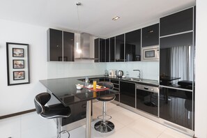 Deluxe-Studiosuite, Balkon | Eigene KĂŒche | Espressomaschine, Wasserkocher mit Kaffee-/Teezubehör, Wasserkocher