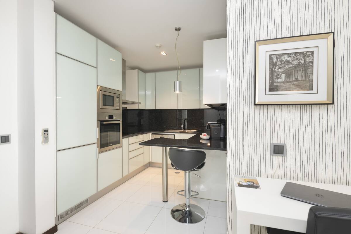 deluxe suite, 1 bedroom, partial ocean view | private kitchen | espresso maker, coffee/tea maker, electric kettle