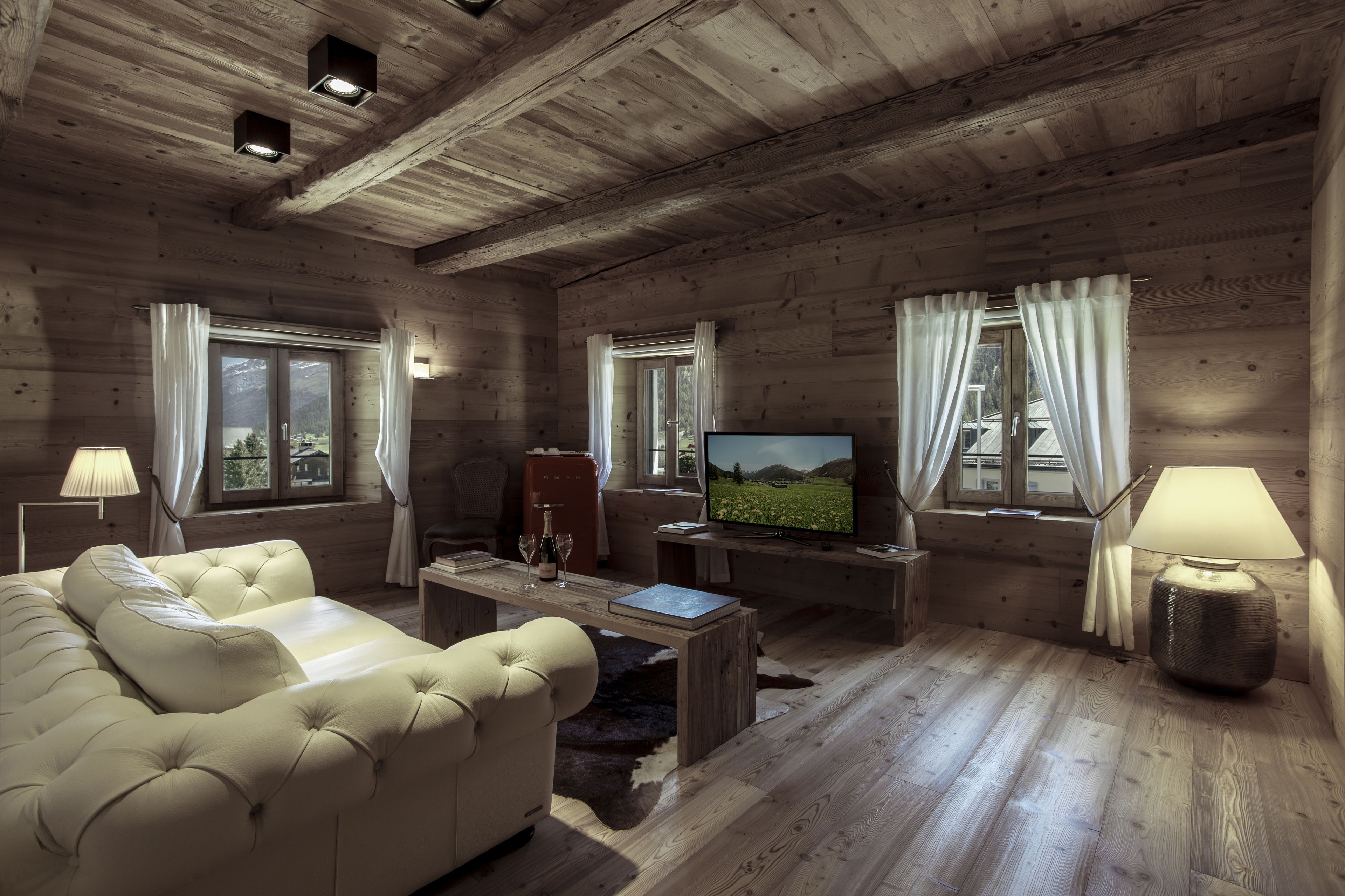 suite (colani suite) | living area | tv, heated floors