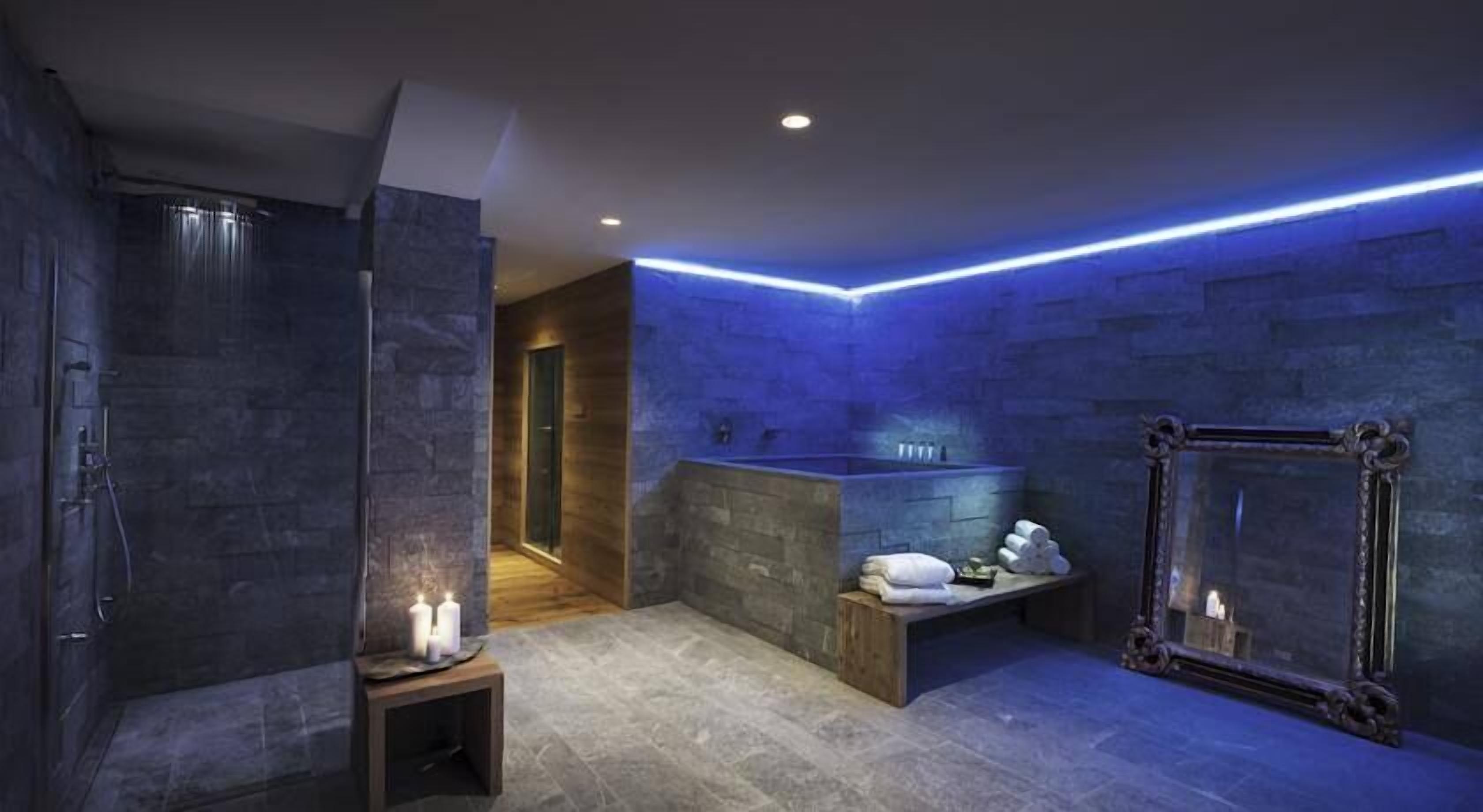 sauna, hot tub, turkish bath/hammam