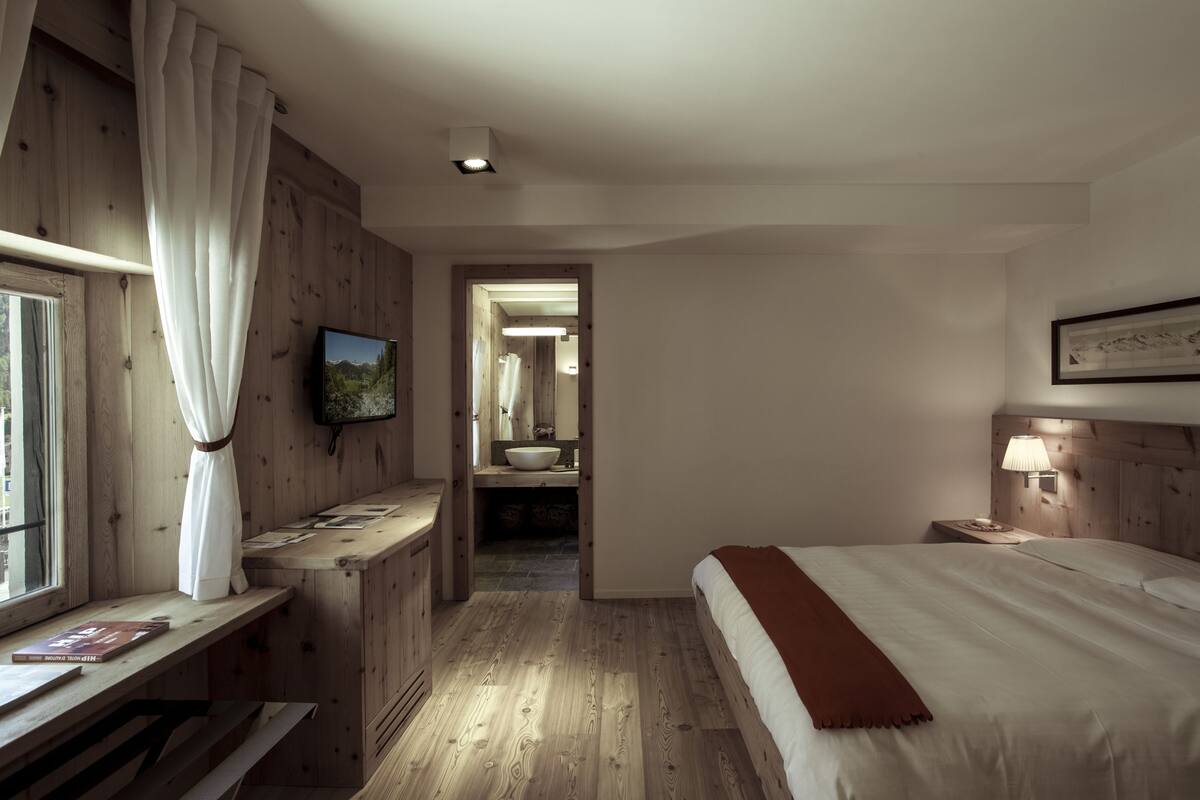 Superior Double Room (Colani Medium) | Minibar, in-room safe, blackout drapes, soundproofing