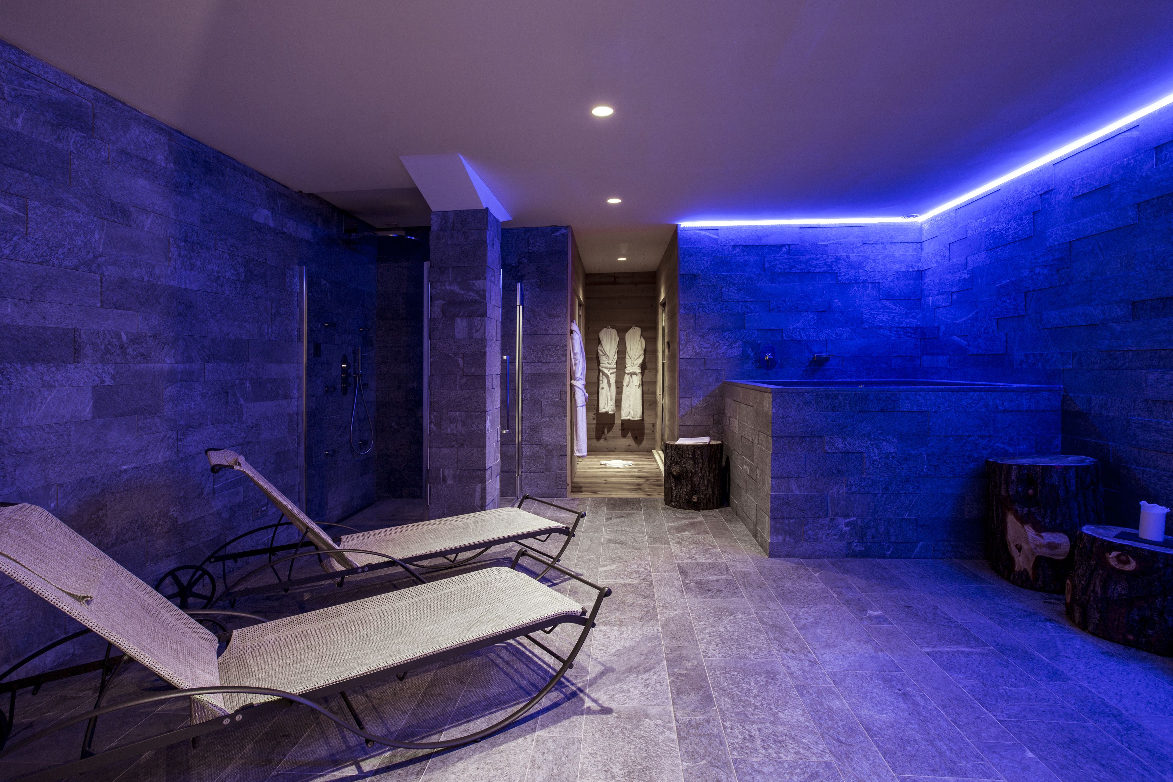 sauna, hot tub, turkish bath/hammam