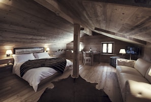 Suite (Colani Suite) | Minibar, in-room safe, blackout drapes, soundproofing