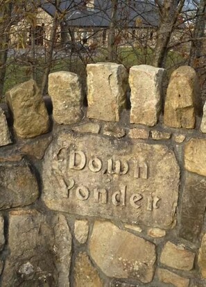 A stone wall with the inscription "Down Yonder". - Down Yonder Boutique B&B (Rosses Point)