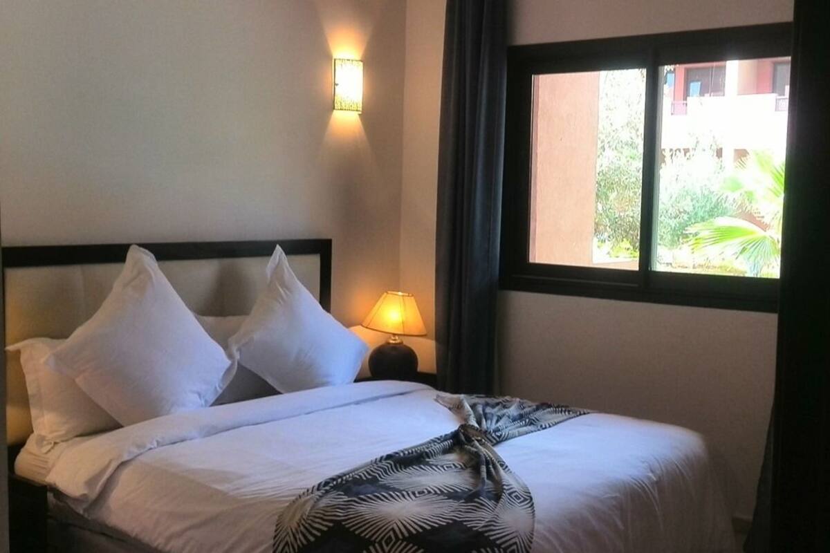 Apartamento conforto, suíte, vista para a piscina