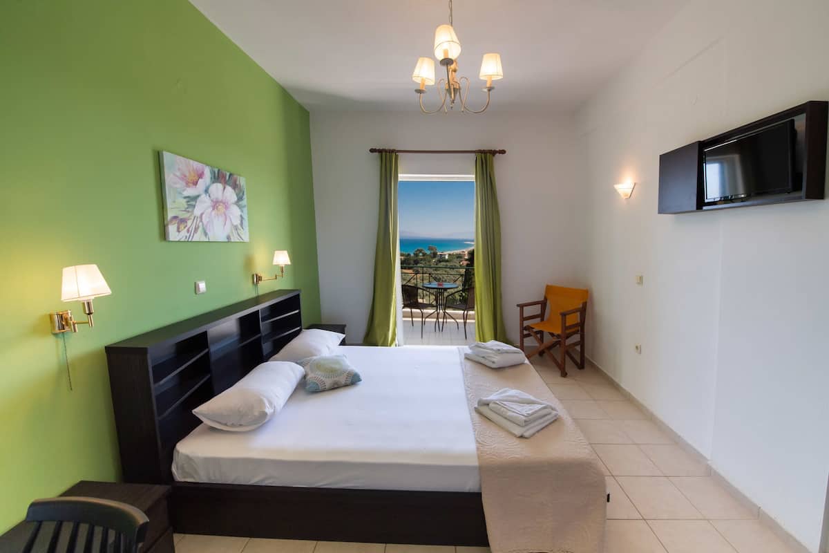 Soundproofing, free cots/infant beds, free WiFi