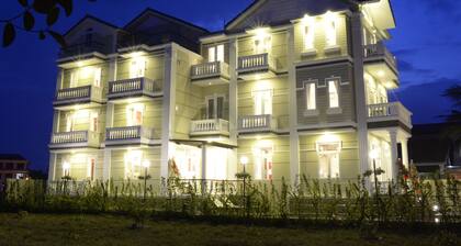 Golden Bell Backpacker Hotel & Pool Bar