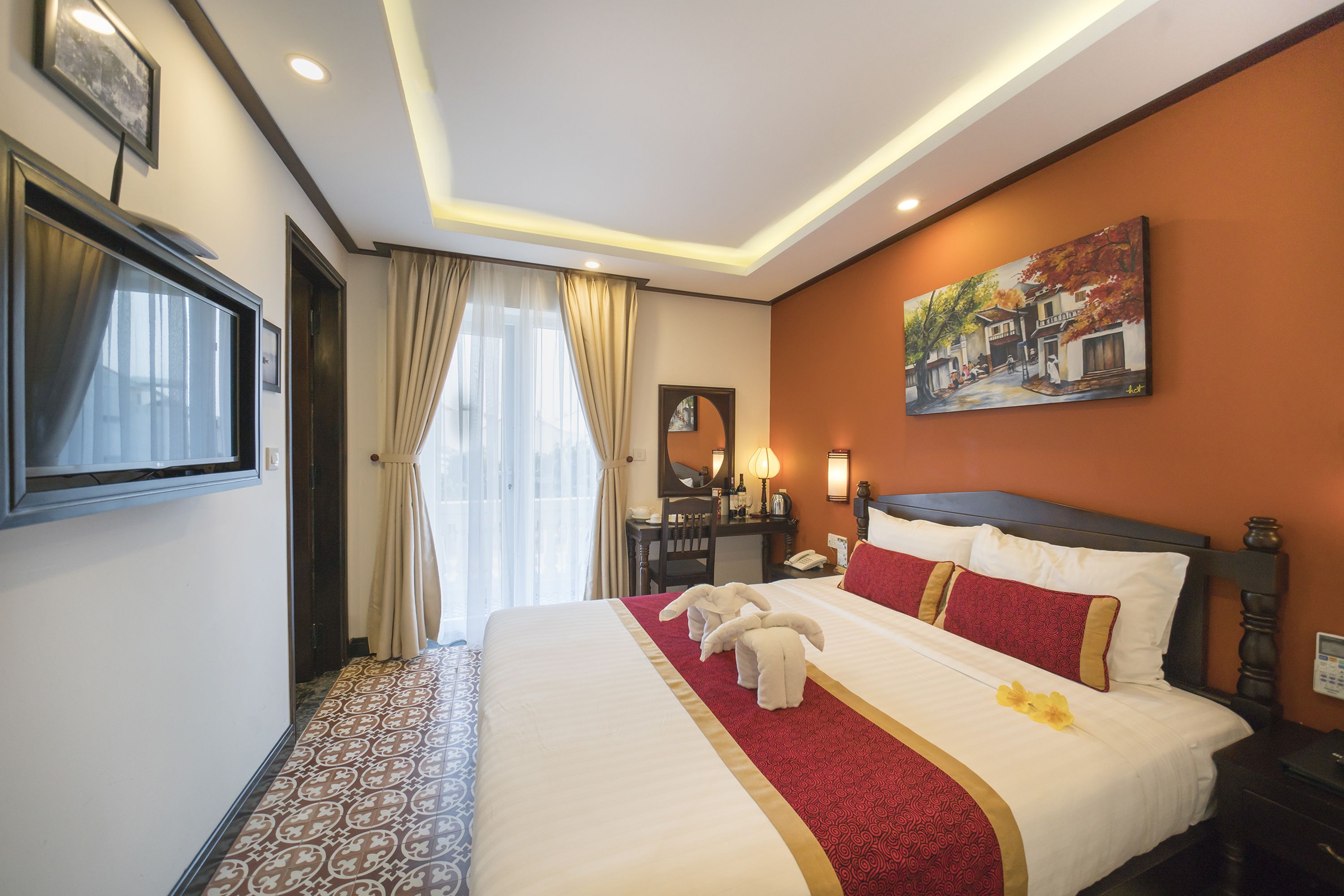 standard double room, balcony | minibar, in-room safe, desk, blackout curtains