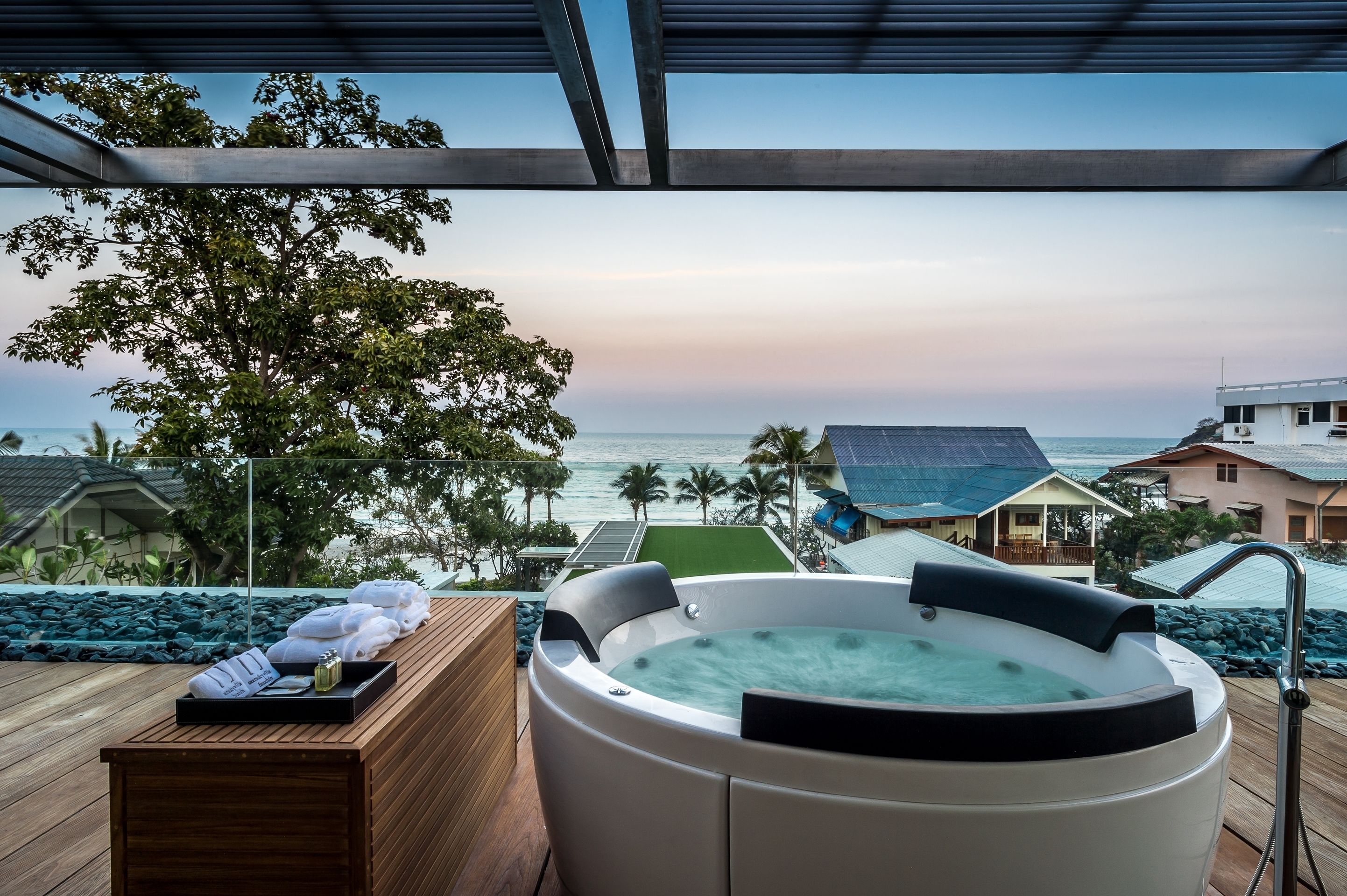 Grand Suite Jacuzzi | ห้องน้ำ | ของใช้ในห้องน้ำฟรี, ไดร์เป่าผม, เสื้อคลุมอาบน้ำ, รองเท้าสวมภายในห้อง