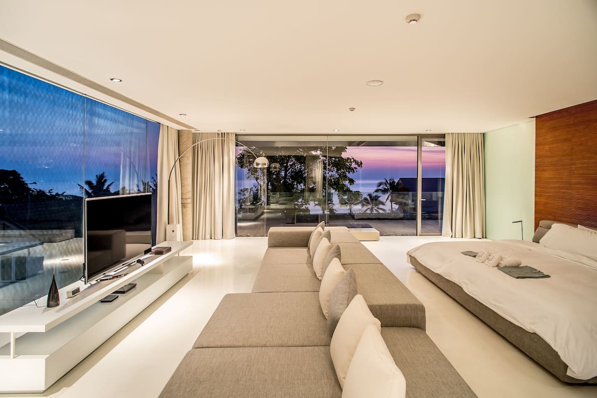 Grand Suite Jacuzzi | Ropa de cama de alta calidad y colchones con acolchado adicional