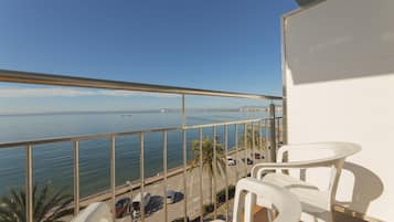 Standard-Doppel- oder -Zweibettzimmer, Meerblick | Terrasse/Patio