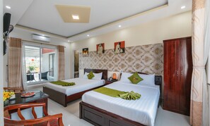 三人房 | 迷你吧、客房內保險箱、書桌、免費無線上網