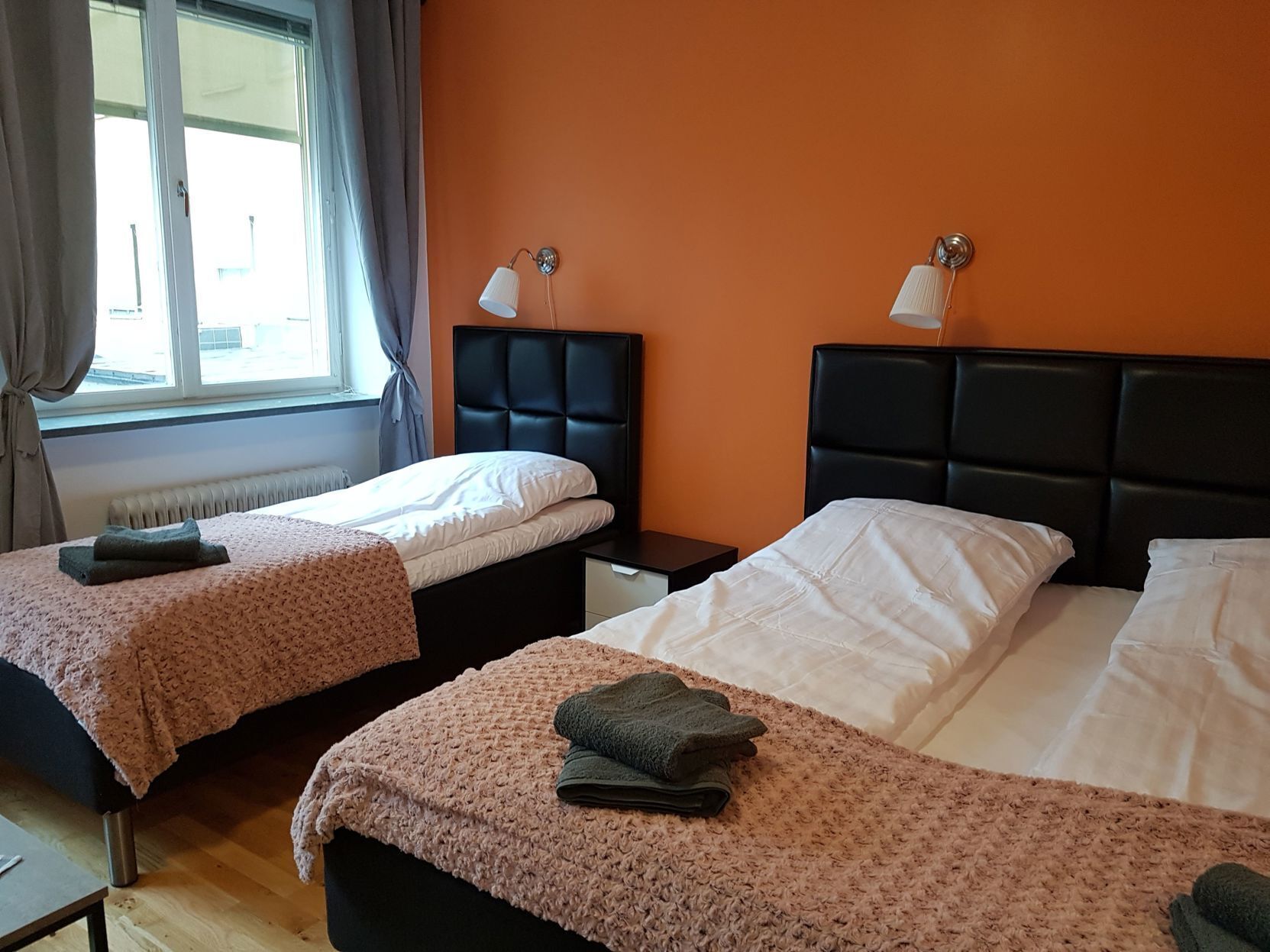 Schreibtisch, Bügeleisen/Bügelbrett, kostenloses WLAN, Bettwäsche